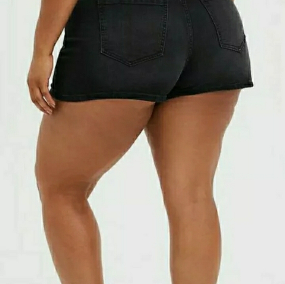 HIGH RISE A-LINE SHORTIE SHORT - VINTAGE STRETCH WASHED BLACK Torrid Size 16 - Picture 2 of 3
